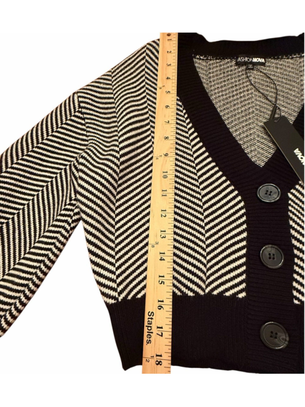 Fashion Nova Cardigan Size M Black White Chevron Knit Sweater NWT - Picture 10 of 12